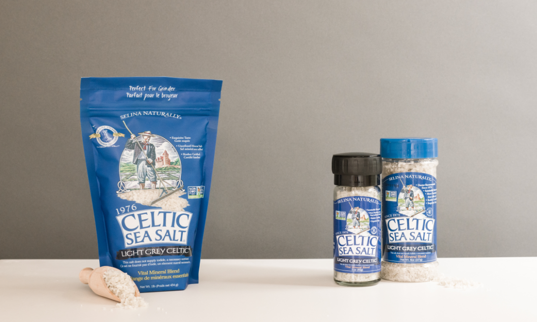  Celtic Sea Salt Coctelera gourmet: versátil añade sabor a umami  a una variedad de platos, alto en yodo natural, condimento de algas  marinas, 2.3 onzas : Comida Gourmet y Alimentos